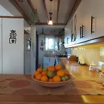 Havuzlu Bahçeli Müstakil Apartamento