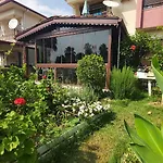 Apartamento Havuzlu Bahçeli Müstakil