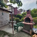 Apartamento Havuzlu Bahçeli Müstakil