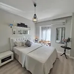 Havuzlu Bahçeli Müstakil Apartamento