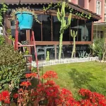 Havuzlu Bahçeli Müstakil
