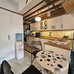 Havuzlu Bahçeli Müstakil Apartamento