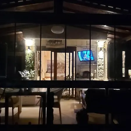 Havuzlu Bahceli Muestakil Apartmán