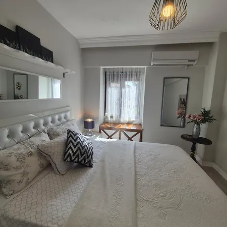 Havuzlu Bahceli Muestakil Apartmán *
