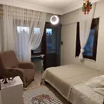 Havuzlu Bahceli Muestakil Side