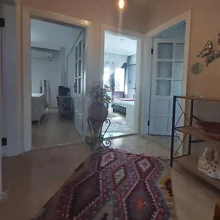 Havuzlu Bahceli Muestakil Side