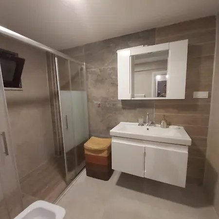 Havuzlu Bahceli Muestakil Apartment
