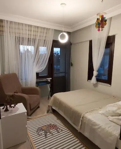 Havuzlu Bahceli Muestakil Side