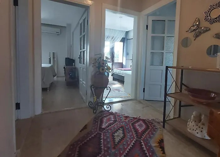 Havuzlu Bahceli Muestakil Сиде
