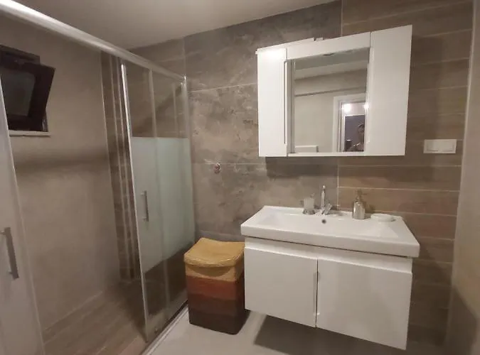 Havuzlu Bahceli Muestakil Apartment