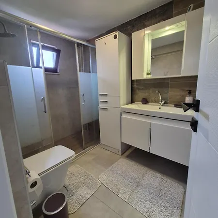 Apartman Havuzlu Bahceli Muestakil *